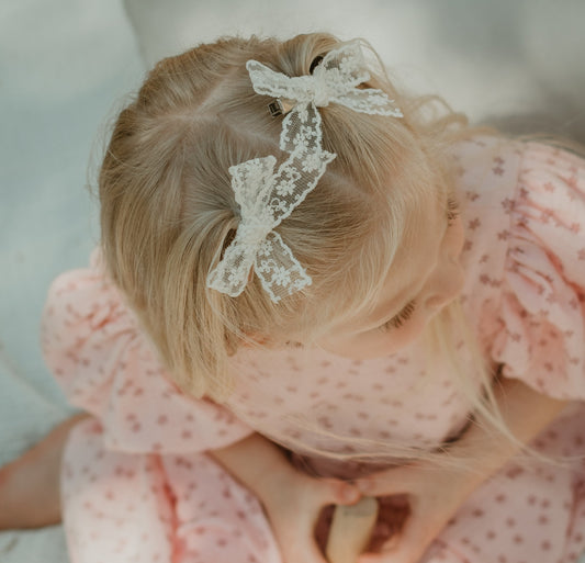 Daisy Lace Bows